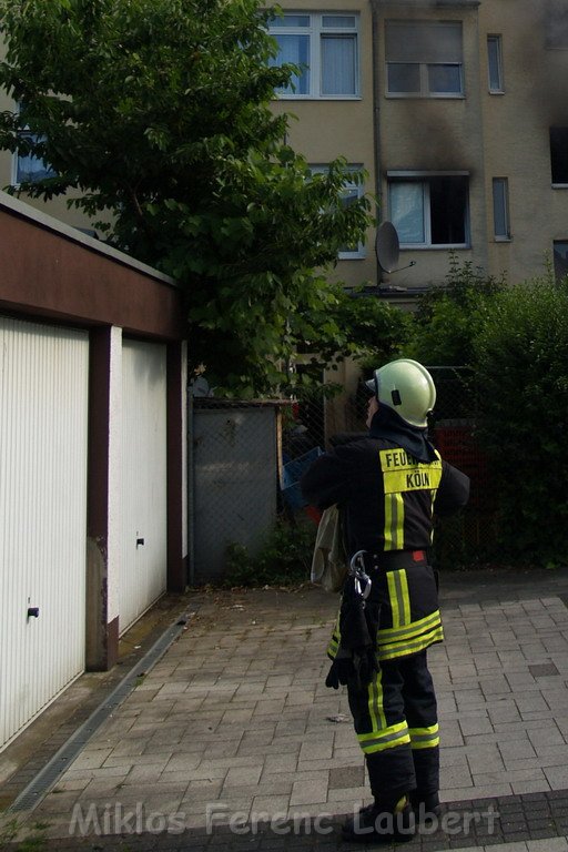 Brand Wohnung mit Menschenrettung Koeln Vingst Ostheimerstr  P015.JPG